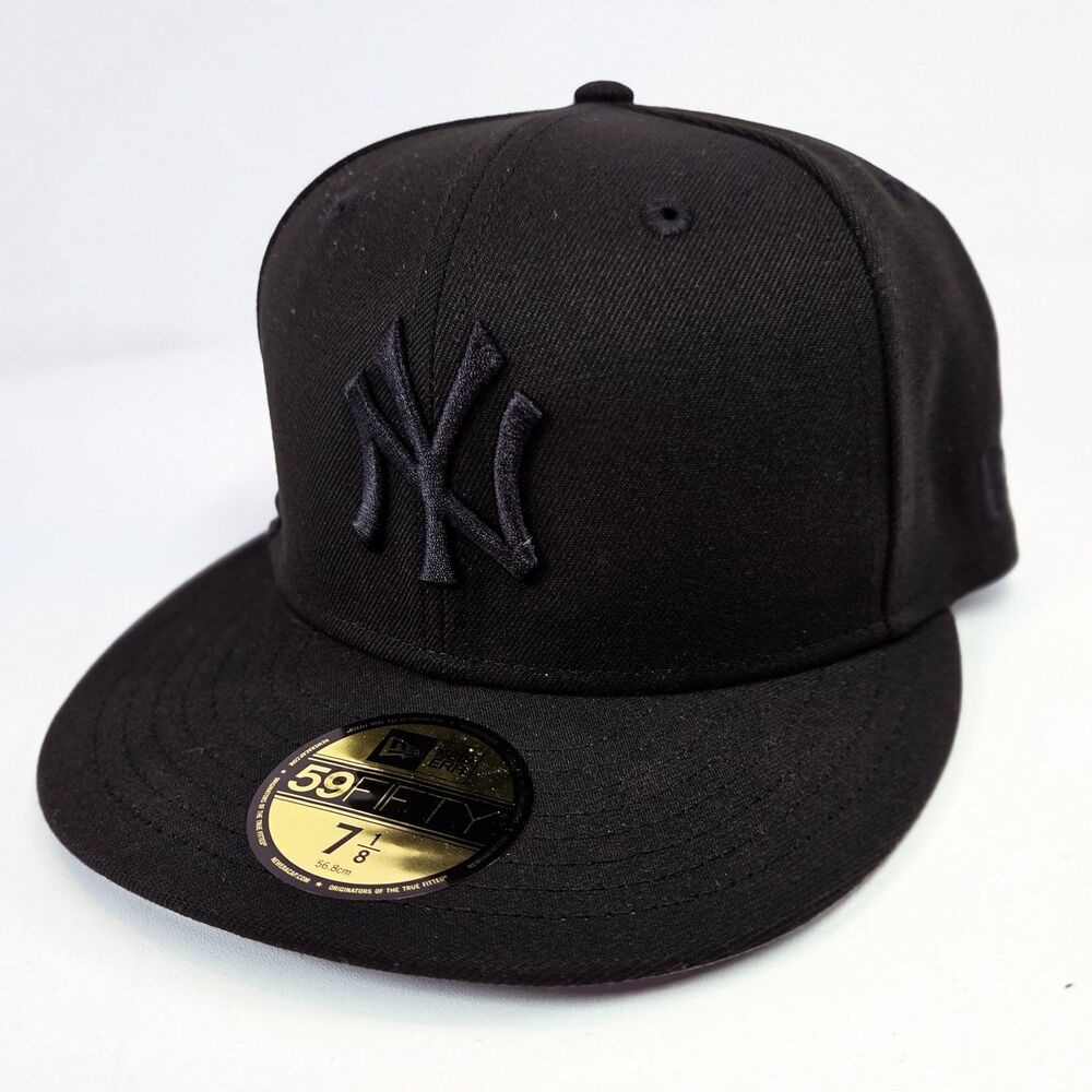 New Era 59FIFTY New York Yankees Blackout Fitted Hat Size 7 1/8 NWT